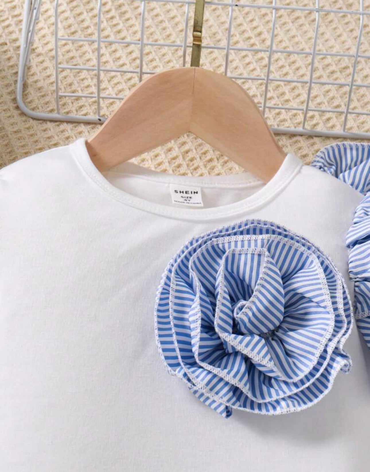 SHEIN Young Girls Casual Ruffle Sleeve Floral T shirt + Strap