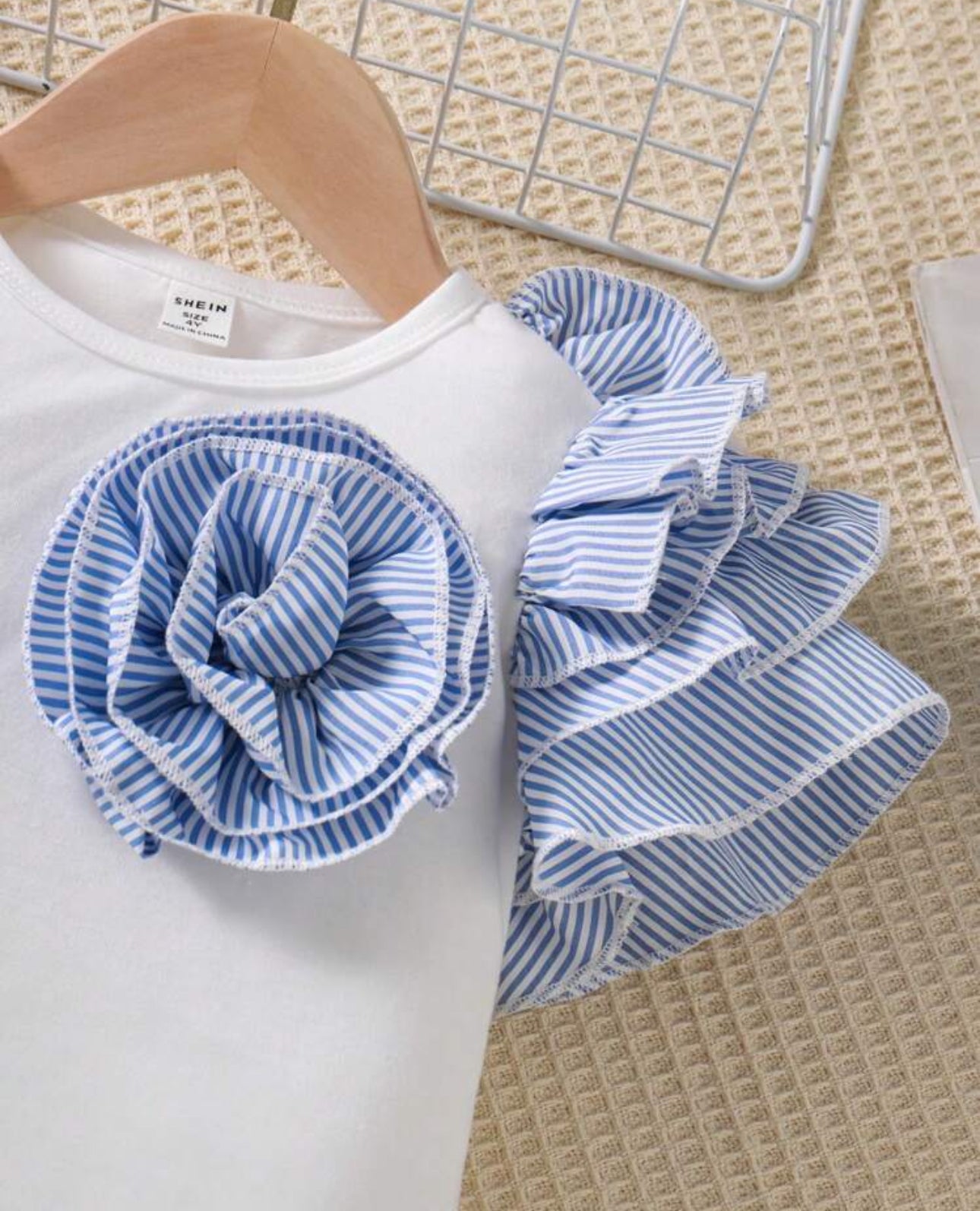 SHEIN Young Girls Casual Ruffle Sleeve Floral T shirt + Strap