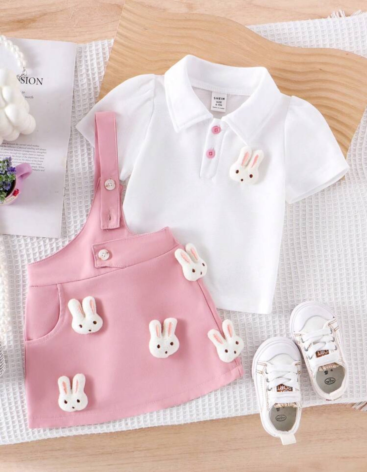 SHEIN Baby Girls White Short Sleeve Tee And Stylish Bib Over