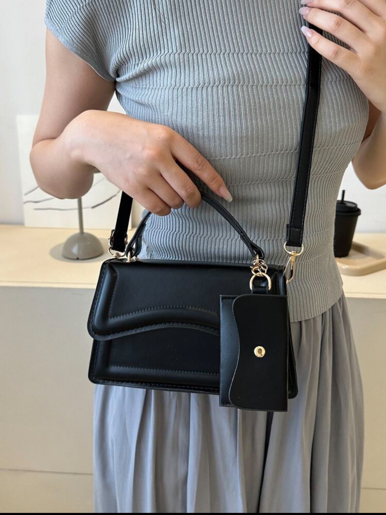SHEIN Fashionable Solid Color Retro flip Cover Black