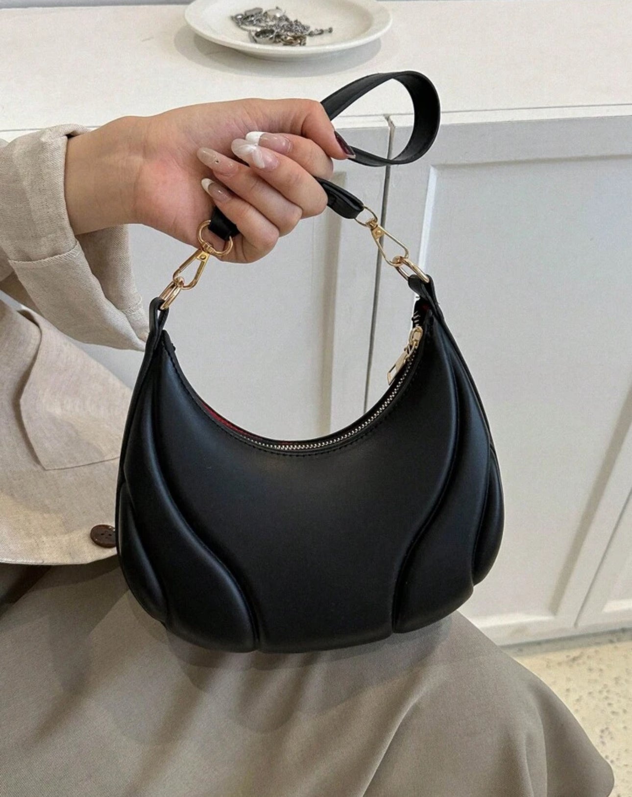 SHEIN A Zippered Solid Color Armpit HandBag
