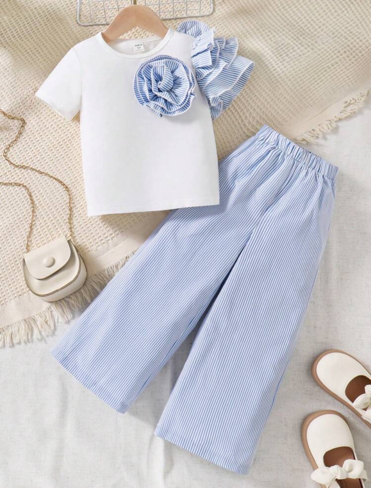 SHEIN Young Girls Casual Ruffle Sleeve Floral T shirt + Strap