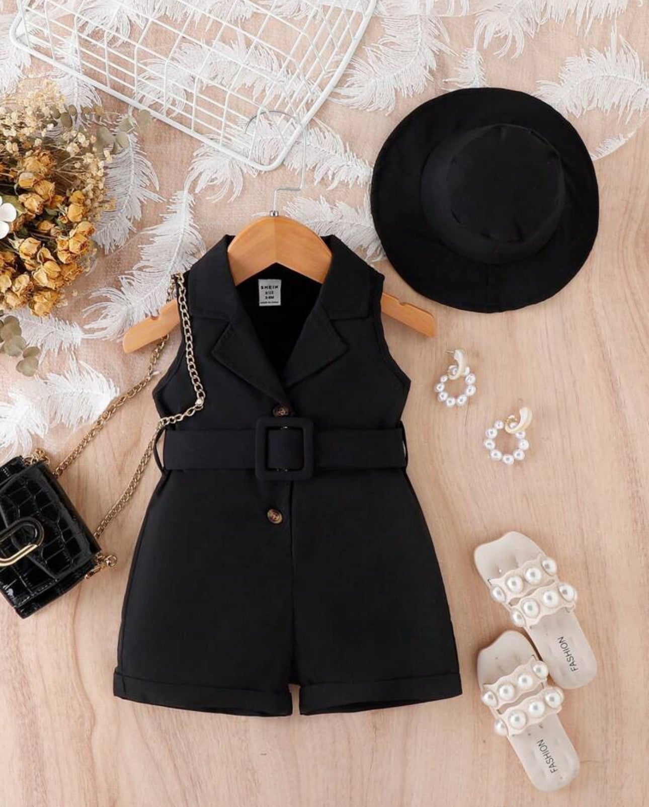 SHEIN Baby Girls Solid Color Simple Style Sleeveless Romper + Hat
