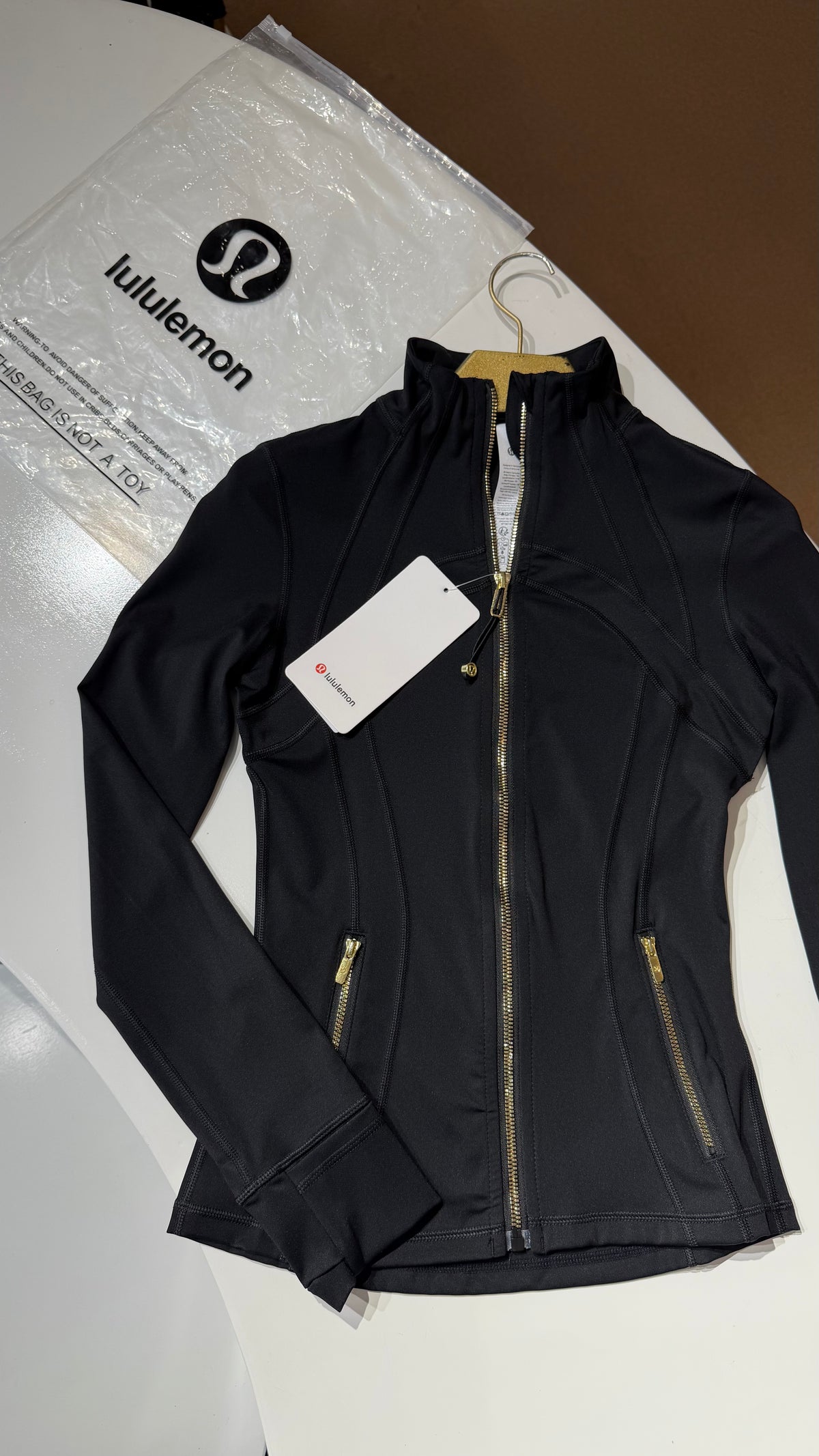 Lululemon Full Sleeve Body Fitted Jacket-Black