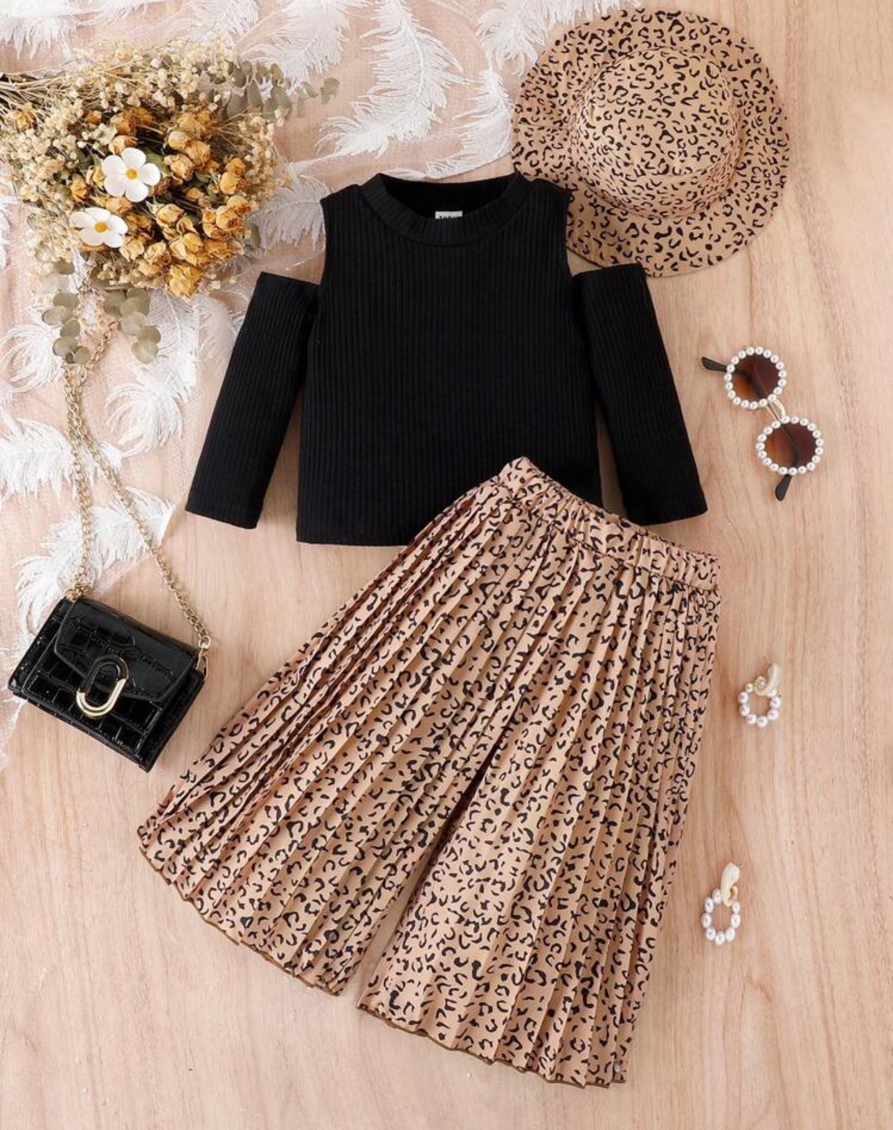 SHEIN Baby Girls Cold Shoulder Tee And Leopard Print Pleated Skirt(2pc + Hat)
