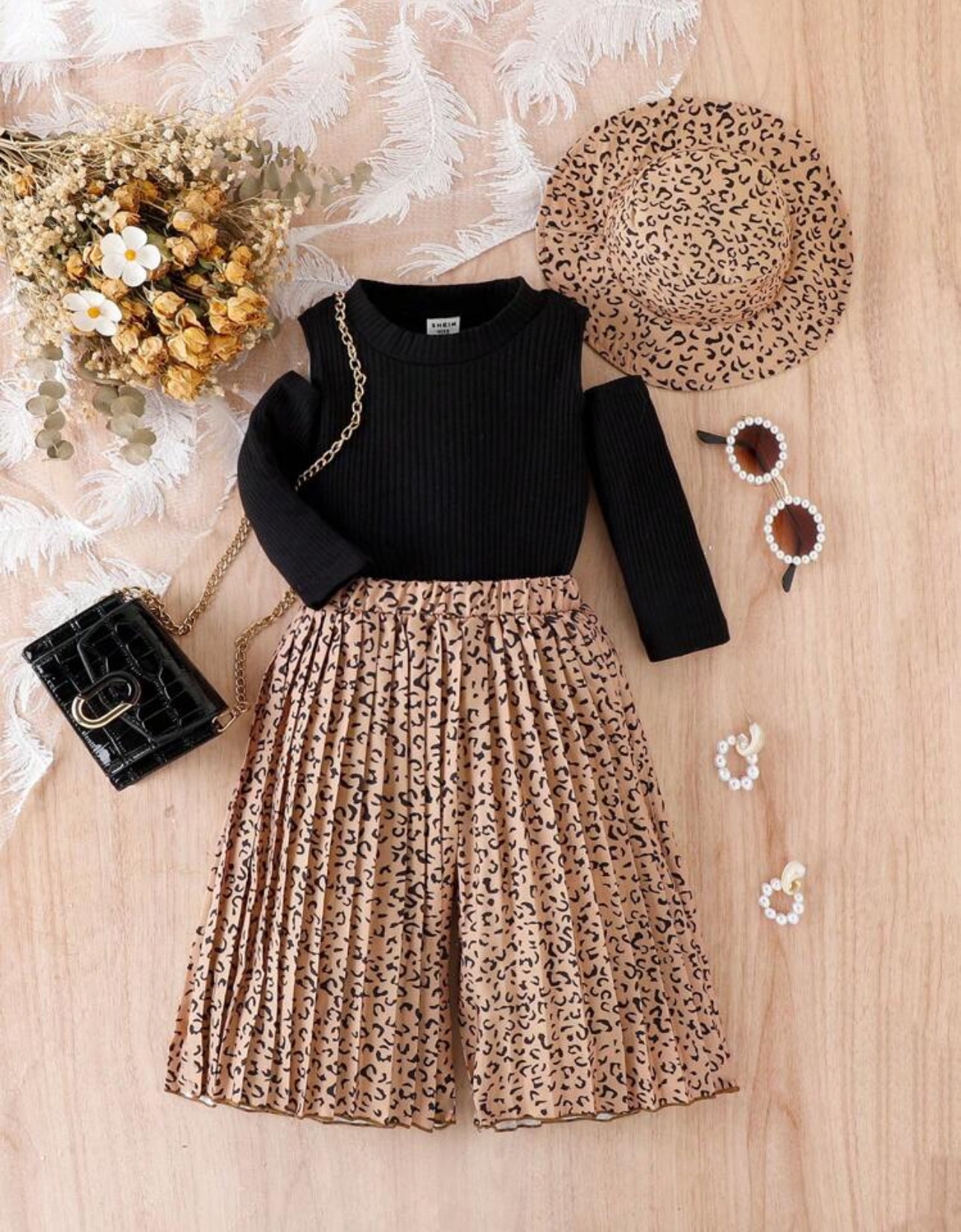 SHEIN Baby Girls Cold Shoulder Tee And Leopard Print Pleated Skirt(2pc + Hat)