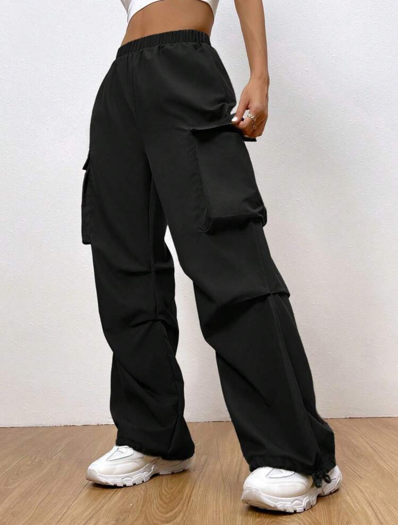 Shein EZ Wear Women Pocket Side Drawstring Hem Cargo Pant (Black)